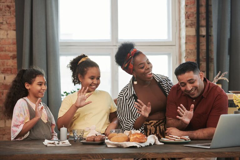 Easy Video Calls for Meaningful Family Gatherings